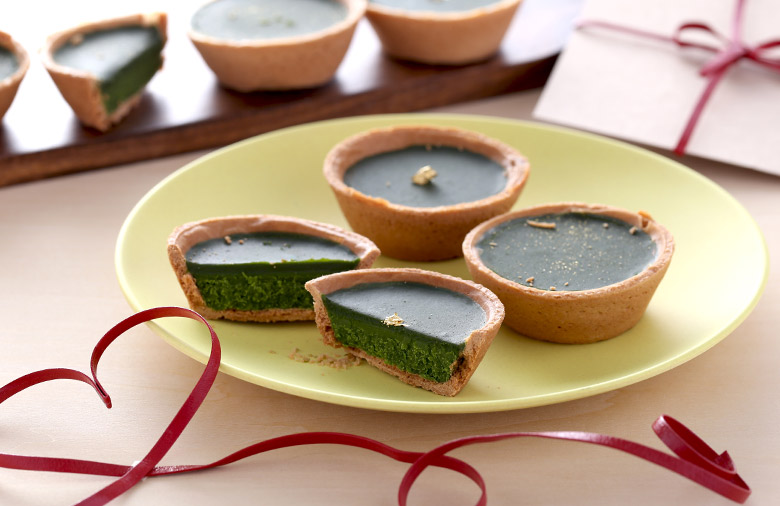 冷凍】宇治抹茶生チョコタルト 3個入【送料込み】【他商品との同梱不可】【宇治菓子工房】 § タルトが包む2層の生チョコ 095275 | 伊藤久右衛門  公式オンラインショップ