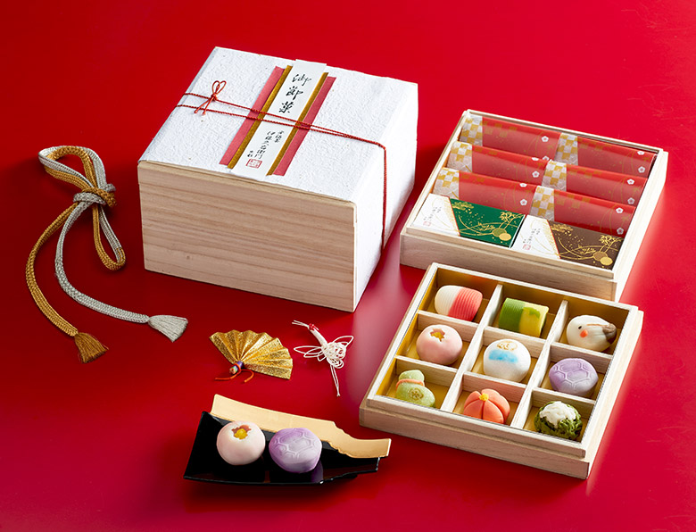 早割】宇治茶京菓子おせち二段重 慶【冷凍】【送料無料】【正月限定の上生菓子】【他商品との同梱不可】 § 【500個限定】予約 スイーツおせち 抹茶餡  ほうじ茶餡 玄米茶餡 煎茶餡 玉露餡 宇治煎茶 和菓子 季節限定 数量限定 期間限定 京都 詰め合わせ セット 5種のお茶の ...